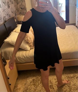 Vestido negro hombros descubiertos