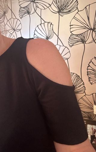 Vestido negro hombros descubiertos