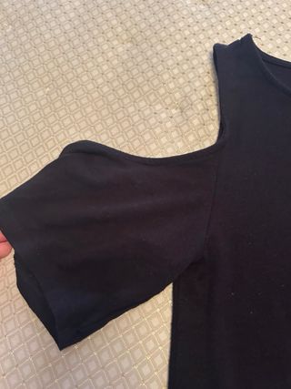 Vestido negro hombros descubiertos