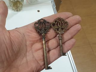 Manijas de bronce antiguo