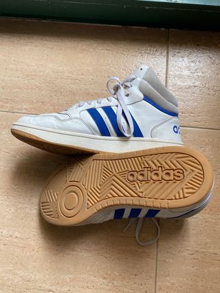 Zapatillas Adidas altas blancas y azules