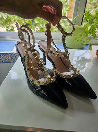 Zapatos charol negros con tachuelas 
