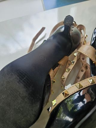 Zapatos charol negros con tachuelas 