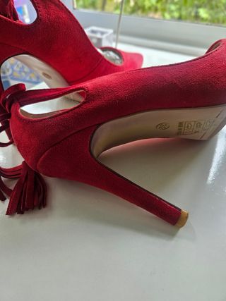 Zapatos rojos de ante