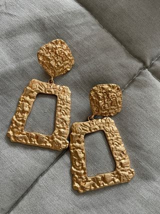 Pendientes dorados | Diseño irregular
