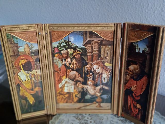 Tríptico religioso antiguo