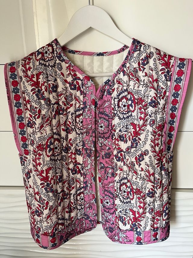 Chaleco acolchado floral