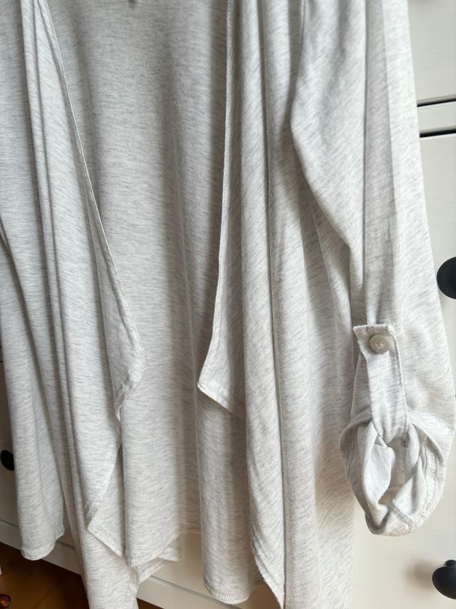 Cardigan T.M gris claro manga larga Amisu nuevo