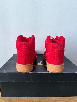 Nike Air Force 1 Gamuza Rojas