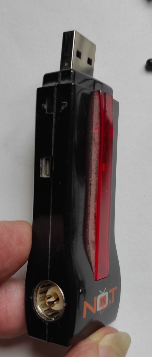 Cartão TV e VHS, USB para PC.