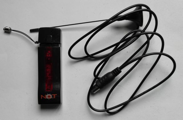 Cartão TV e VHS, USB para PC.