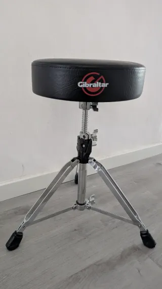 Batería Alesis Nitro Max Kit + Asiento Gibraltar
