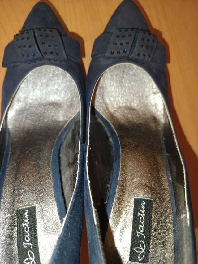 Zapatos de tacón con lazo brillantes