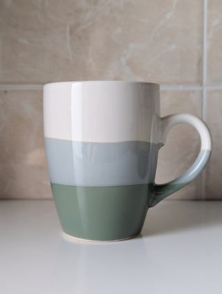 Tazza in ceramica a tre colori