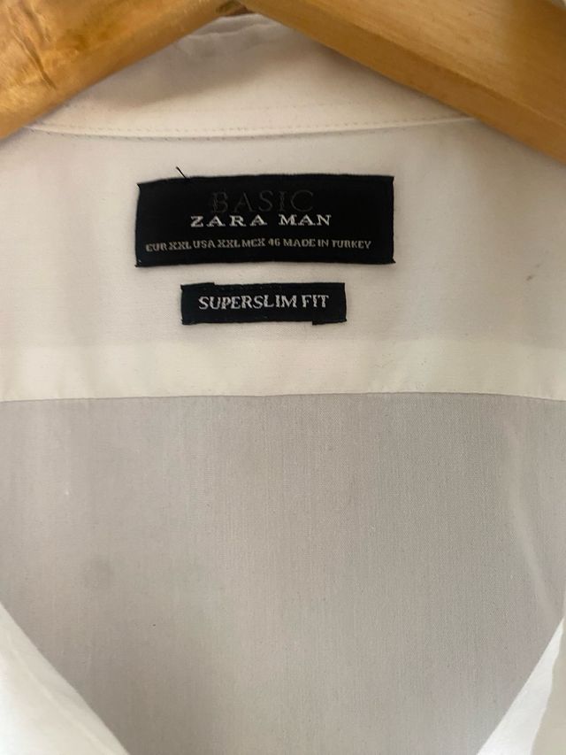 Estpenda camisa de Zara de hombre