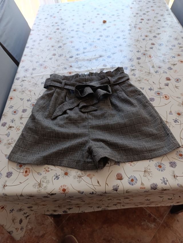 Shorts grises Stradivarius -talla S