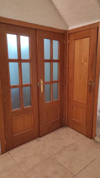 3 PUERTAS de castaño macizo (Prácticamente nuevas)