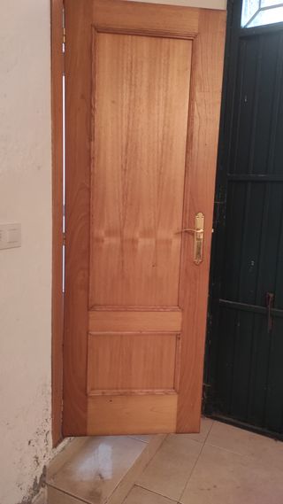 3 PUERTAS de castaño macizo (Prácticamente nuevas)