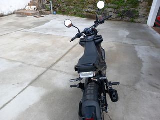 Husqvarna svartpilen 401 2022 como nueva