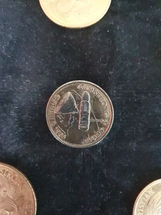 Antiche monete commemorative con persone famose