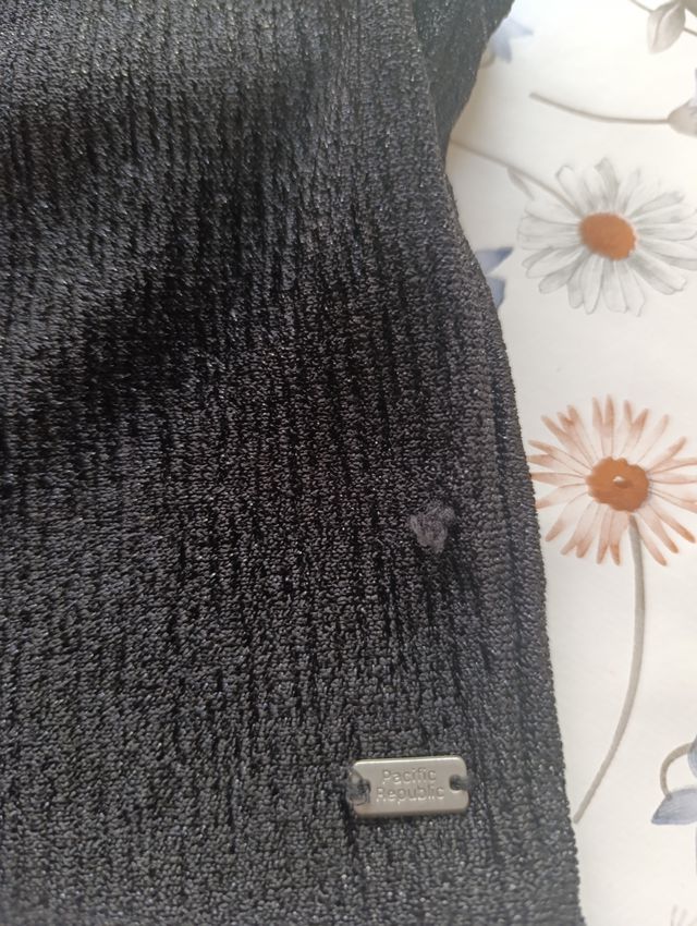 Top Pacific Republic negro c/cuello alto