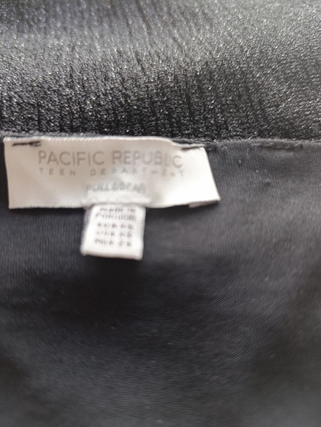 Top Pacific Republic negro c/cuello alto