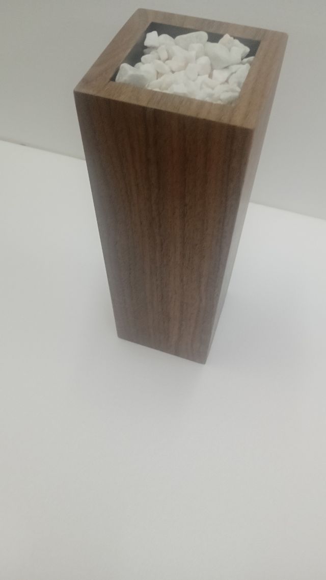Vaso legno noce con pietre