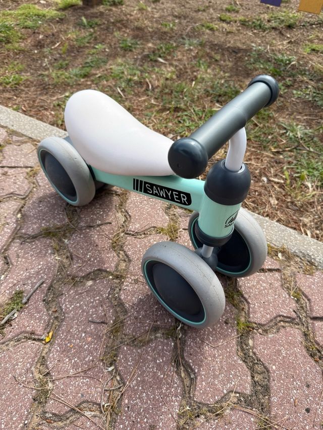 Bicicleta correpasillos sin pedales Sawyer