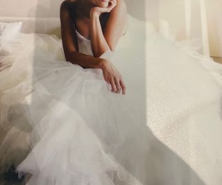 Vestido novia Cymbeline, cancán y zapatos.