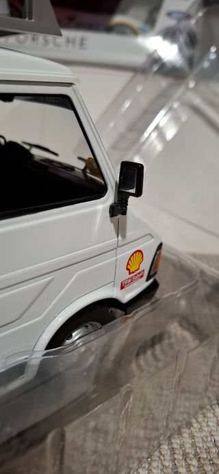 Miniatura Citroën C35 1/18.