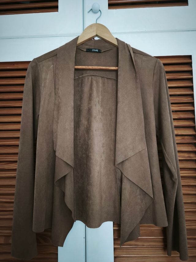 Chaqueta corta marrón