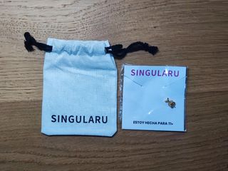 Pendiente SINGULARU media luna oro