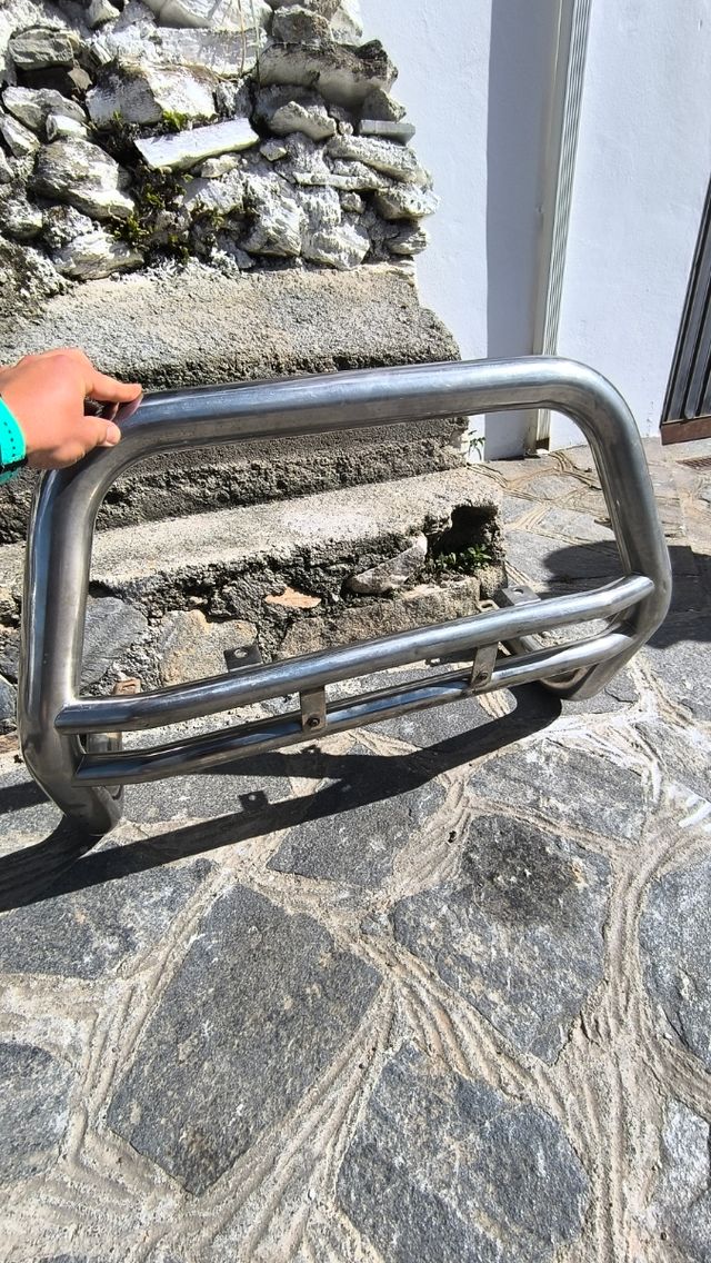 Defensa Toyota land Cruiser en buen estado