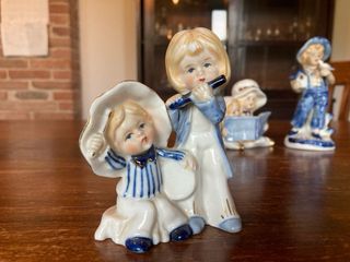 Statuine bimbi porcellana blu