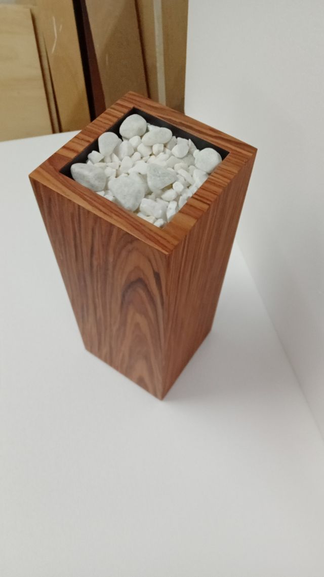 Vaso legno palissandro - pietre bianche
