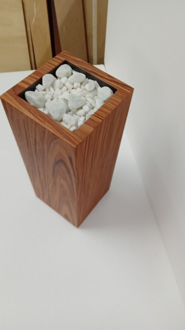 Vaso legno palissandro - pietre bianche