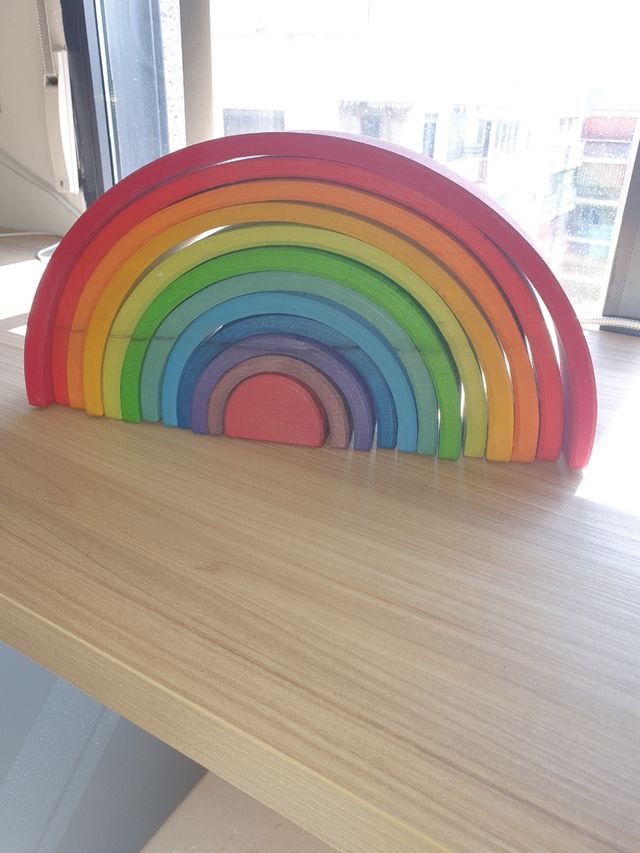 Arcoiris Waldorf auténtico de madera.