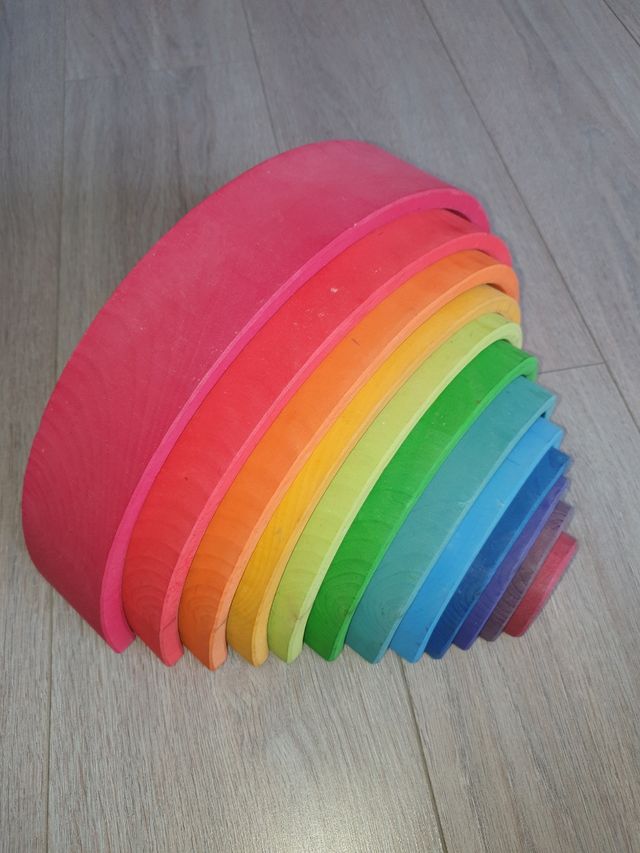 Arcoiris Waldorf auténtico de madera.