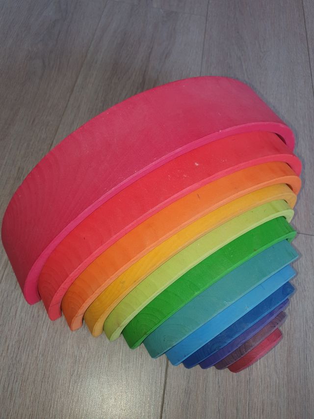 Arcoiris Waldorf auténtico de madera.