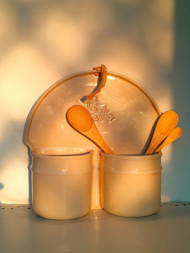 Portamestoli shabby ceramica smaltata color panna