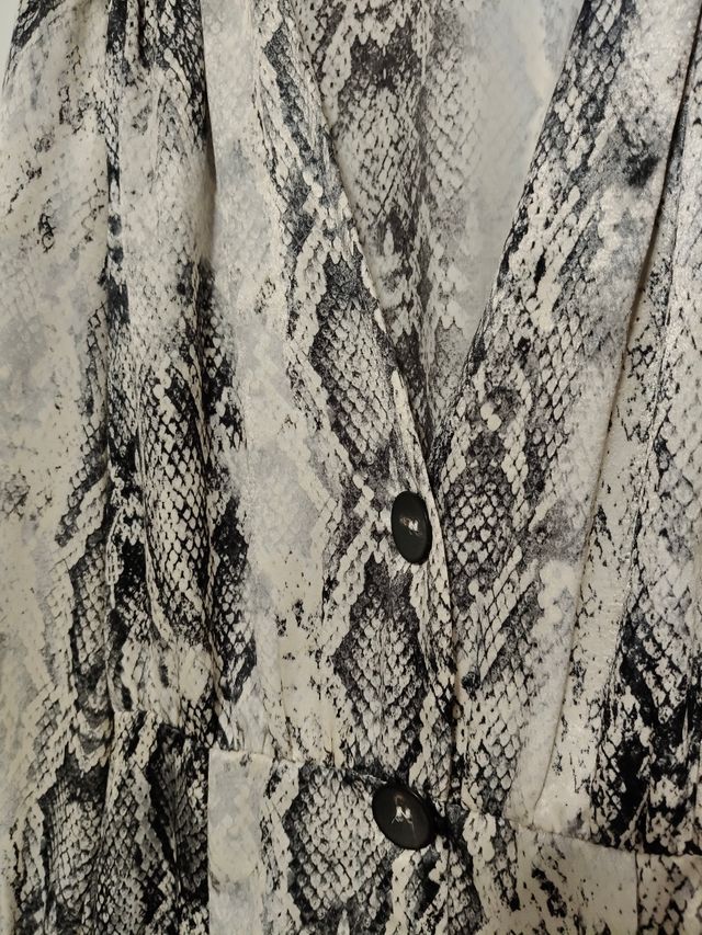 Vestido Zara serpiente gris-negro