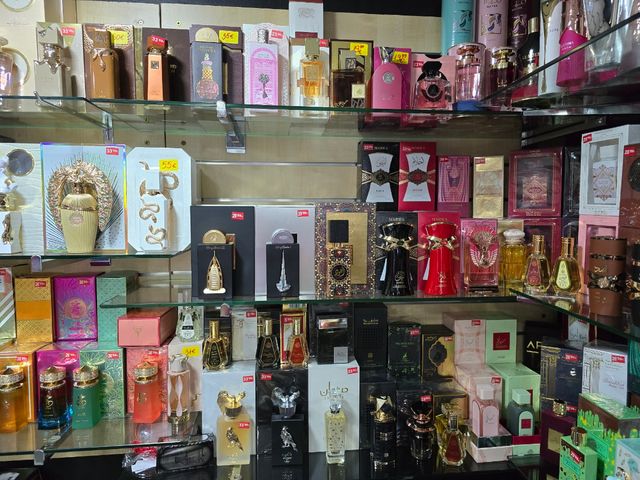 Perfumes MARWA AHLAM Y LAILA