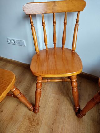 Sillas madera pino (3). Sólo disponibles unos días