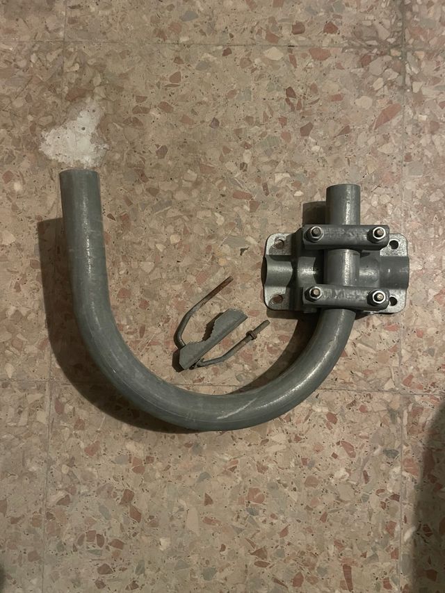 Soporte antena o espejo pared