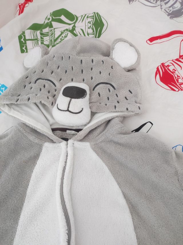 Pijama mono con capucha talla 9 años