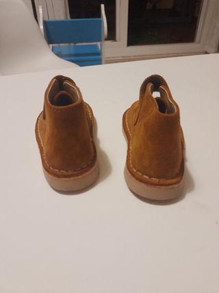 Botitas serraje niño marrón 23N