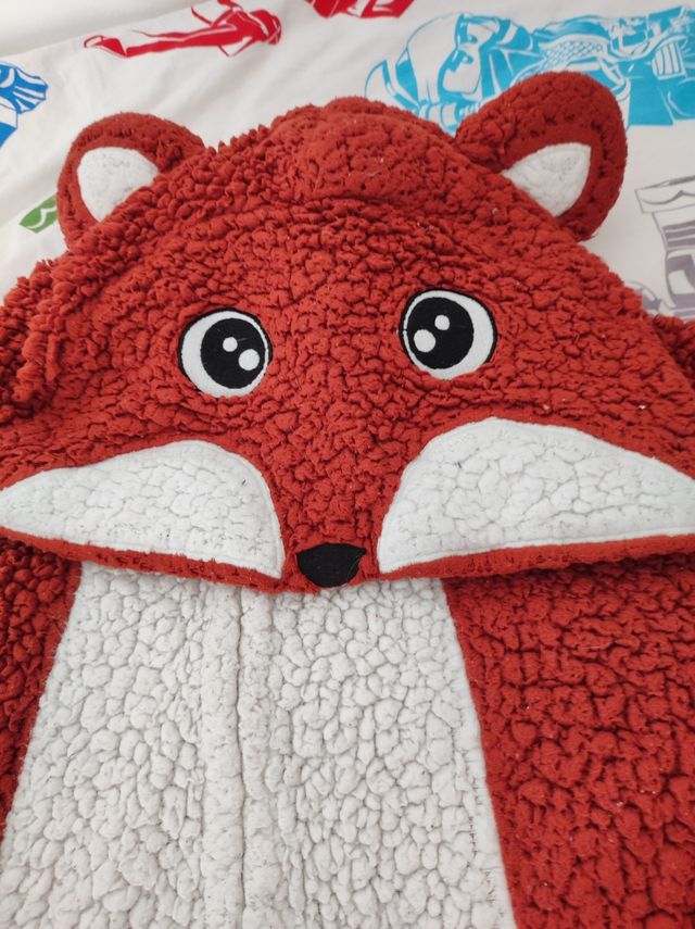 Mono pijama de niño con capucha t8 años