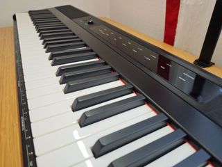 Piano digital RockJam RJ88DP de segunda mano