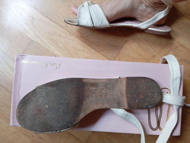 Sandalias planas blancas