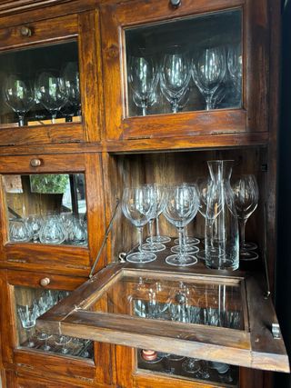 Mueble vitrina madera